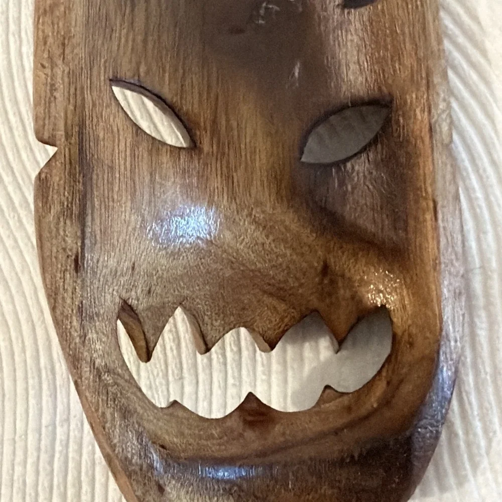 Vtg Hawaiian Hand Carved Bakunawa Monkey Pod Mask From The Monkey Pod Tree 6.25
